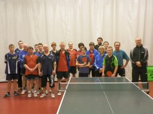 Bild eines Lehrgangs mit allen Teilnehmern der Tischtennis-Schule