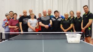 Bild eines Lehrgangs mit allen Teilnehmern der Tischtennis-Schule